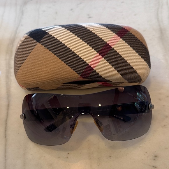 Burberry Black Sunglasses with Plaid Case - Picture 1 of 7